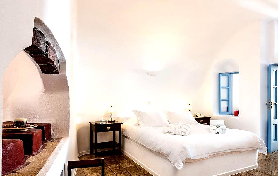 Pantelia Suites